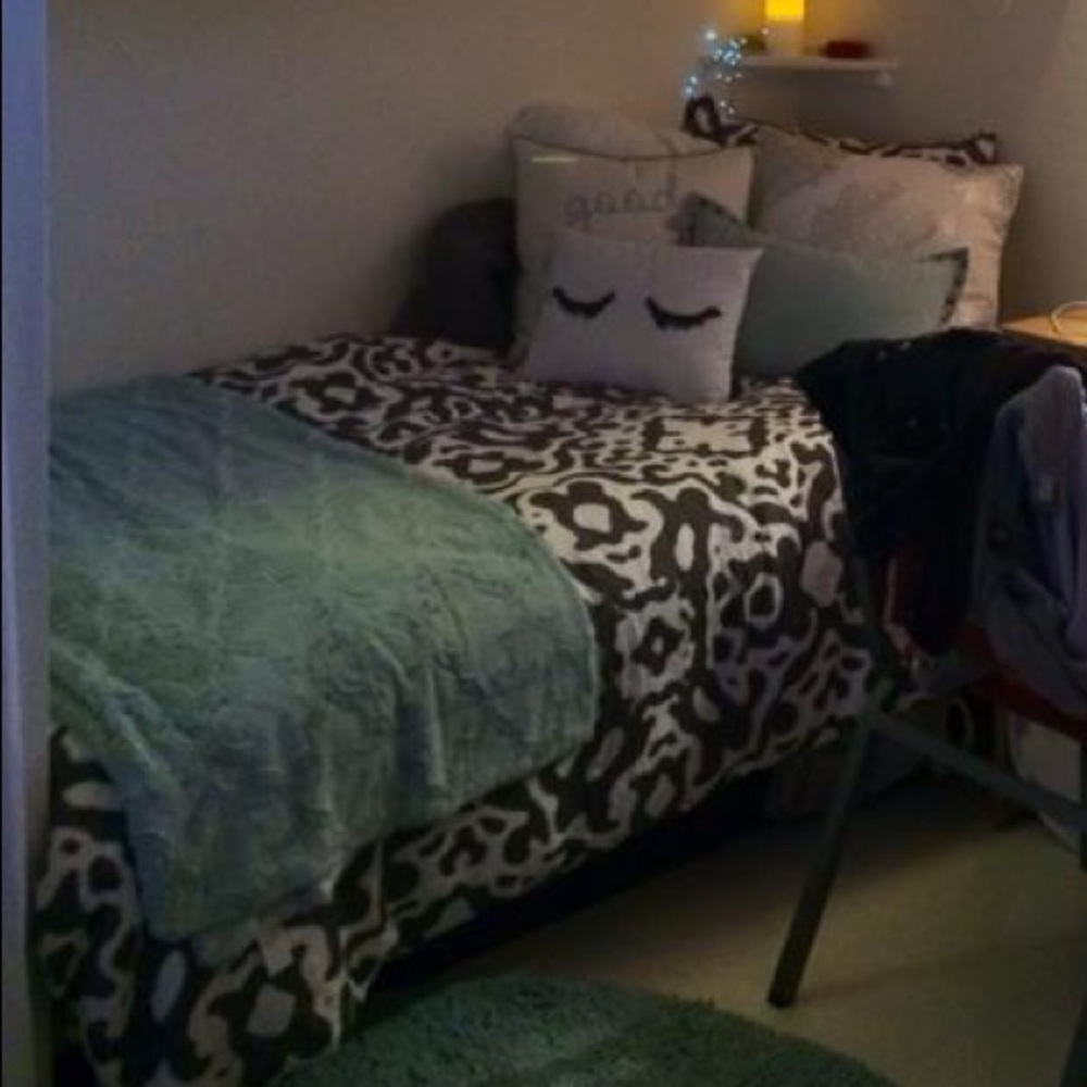 Reversible twin XL duvet cover